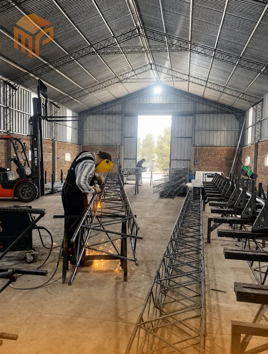 Taller de fabricación de Metalúrgica Pampeana en Guatraché
