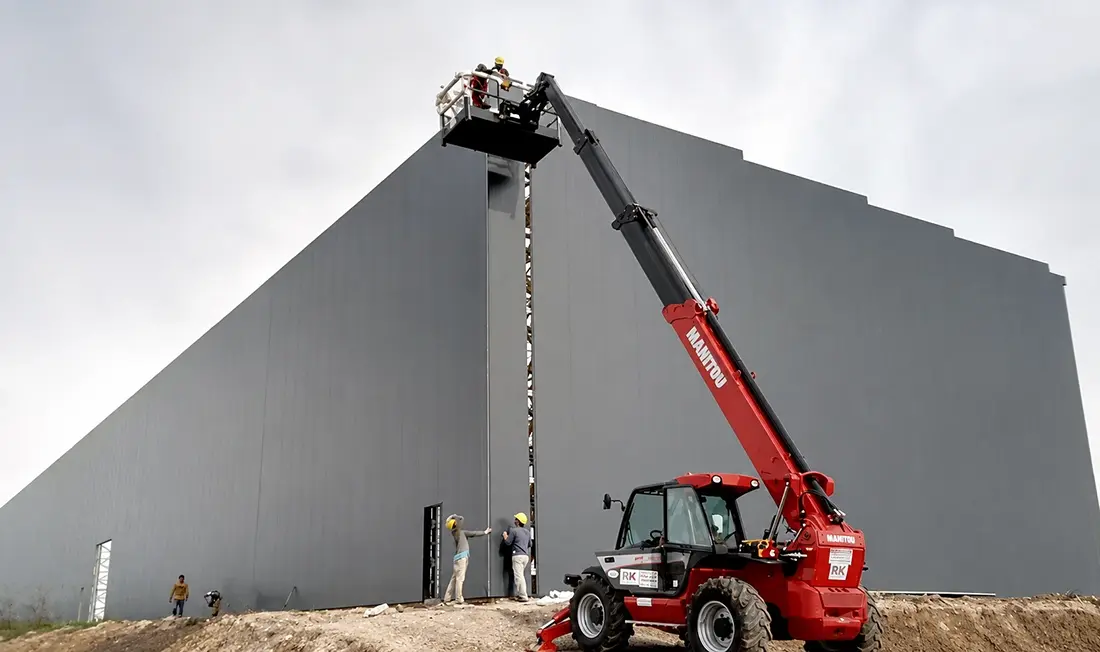 Detalle de chapa y terminaciones de una estructura metálica